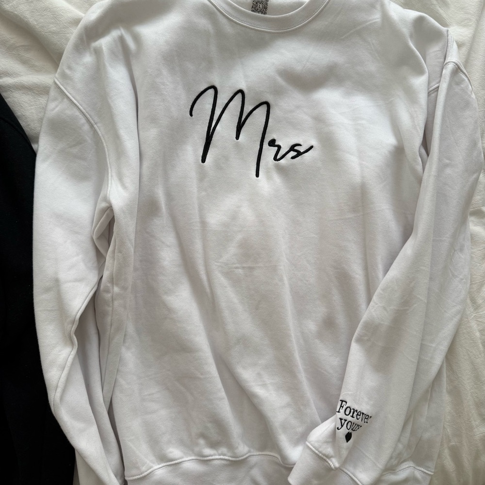 White Sweatshirt with Black Script - image 9